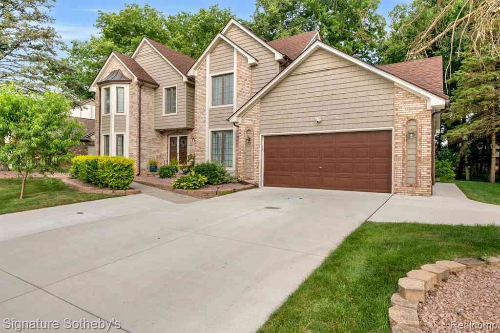 Homes For Sale - 23134 Fox Creek <br/> Farmington Hills, MI 48335