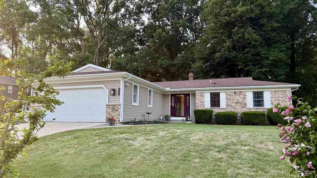 Homes For Sale - 2038 Carisbrook Drive <br/> Monroe County, Temperance, MI 48182