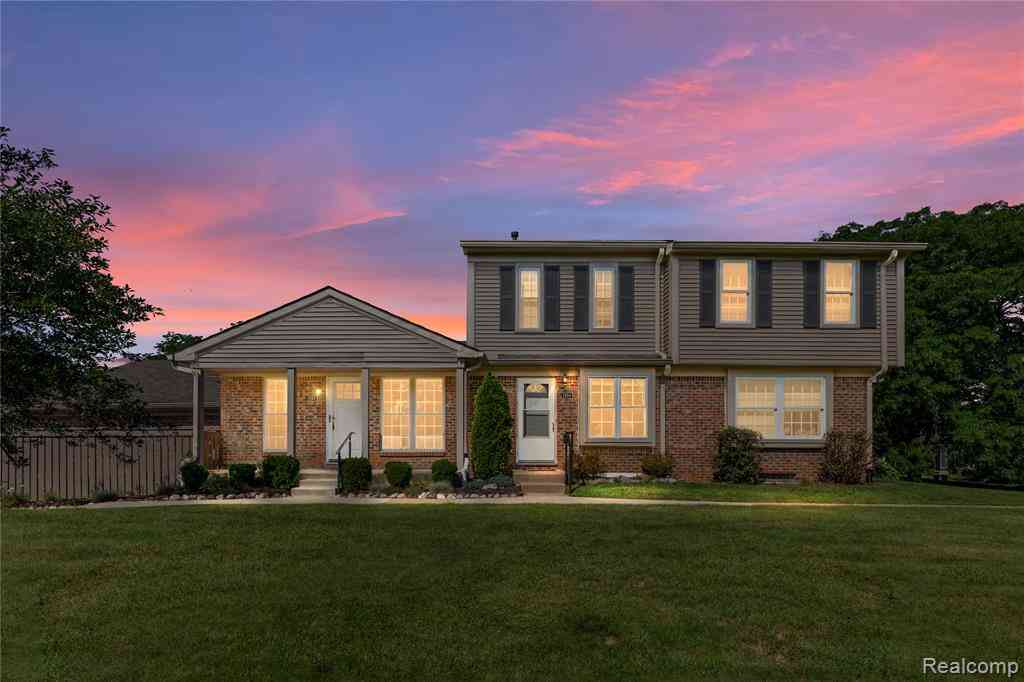 Condo For Sale - 2802 Bombridge Court <br/> Washtenaw County, Ann Arbor, MI 48104