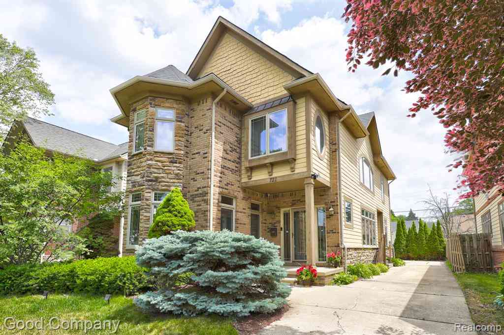 Homes For Sale - 721 S Kenwood Avenue <br/> Royal Oak, MI 48067