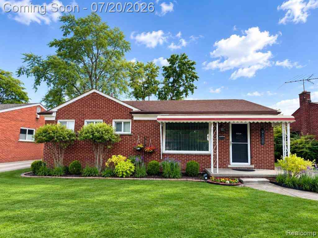 Homes For Sale - 9100 Brentwood Street <br/> Livonia, MI 48150