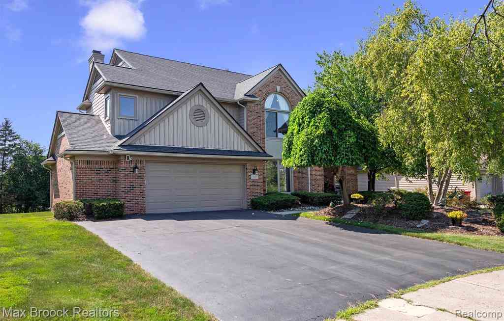 Homes For Sale - 5101 Village Commons Drive <br/> West Bloomfield, MI 48322