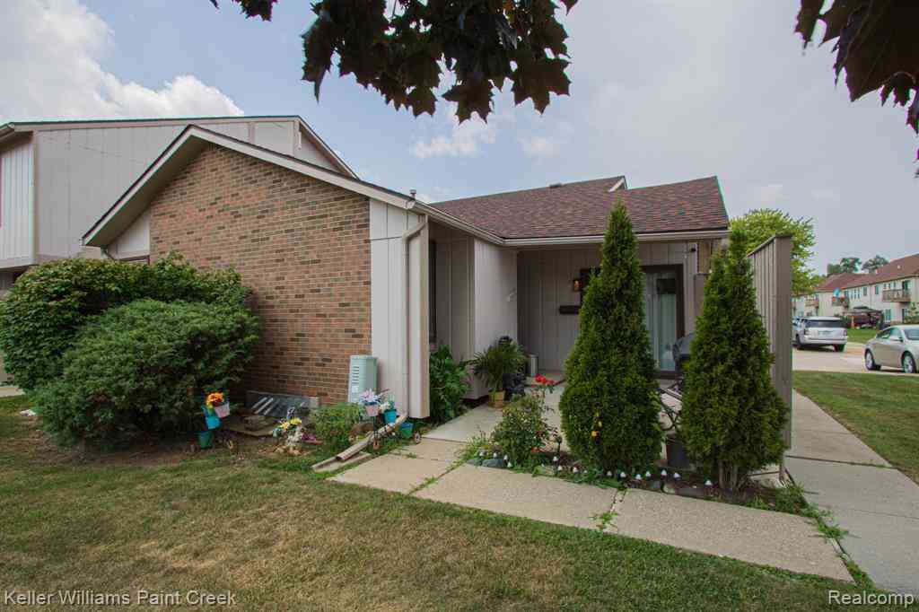 Condo For Sale - 36028 Saint Ives Court <br/> Clinton Township, MI 48035