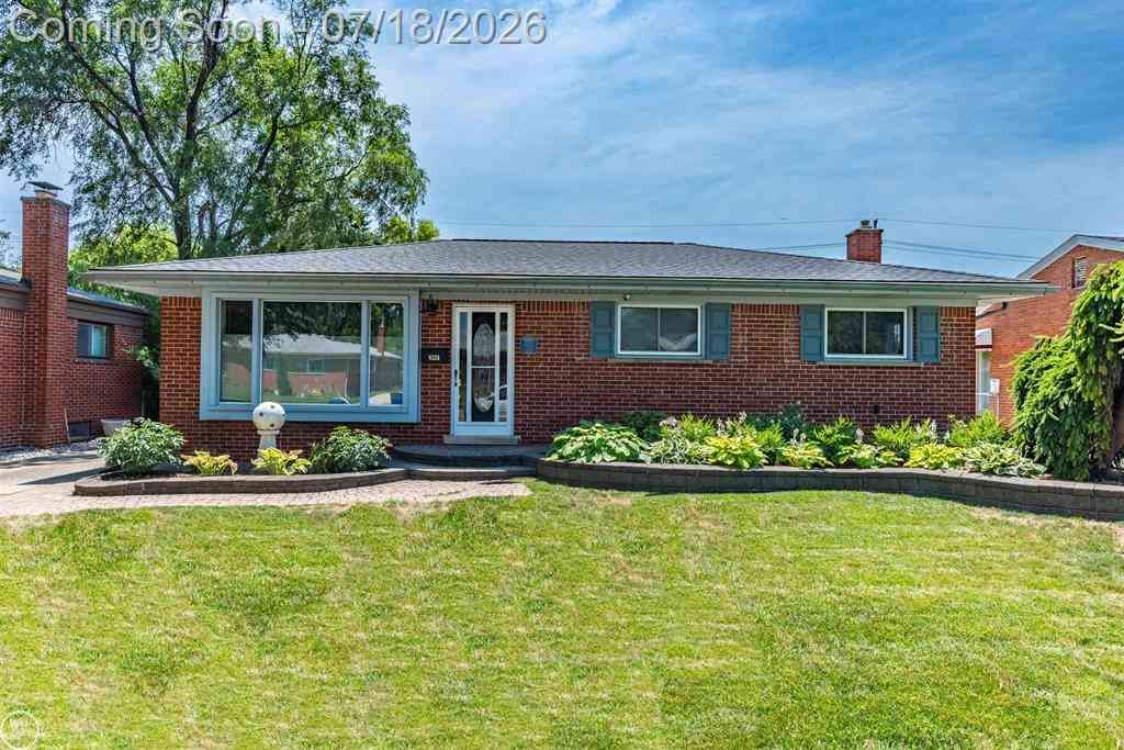 Homes For Sale - 8324 Darlene Street <br/> Warren, MI 48093