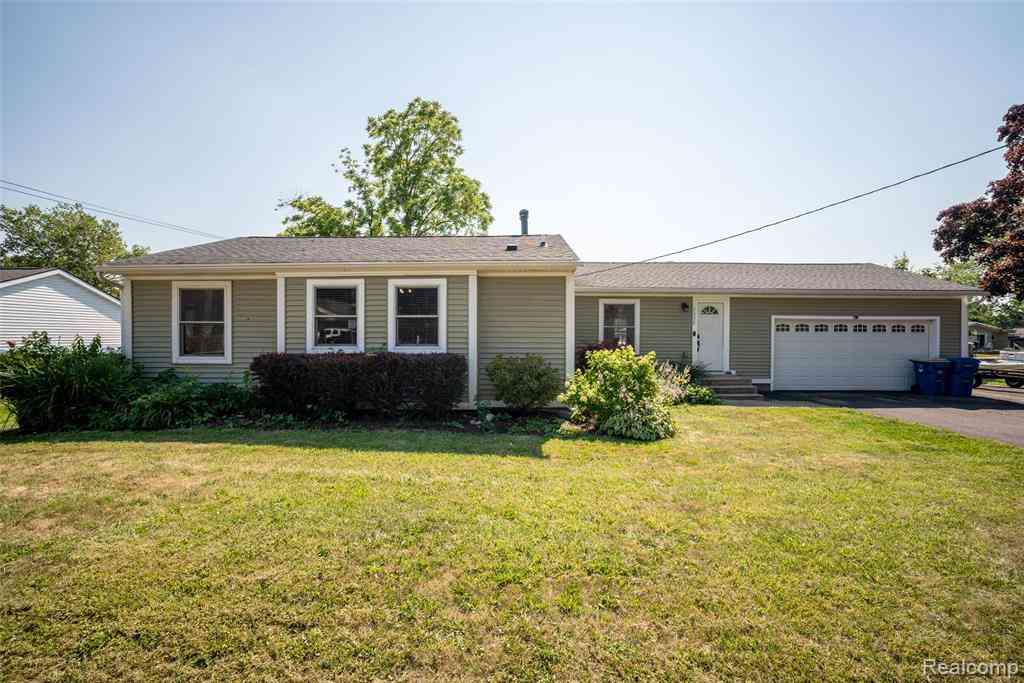 Homes For Sale - 1298 S Cass Lake Road <br/> Waterford, MI 48328