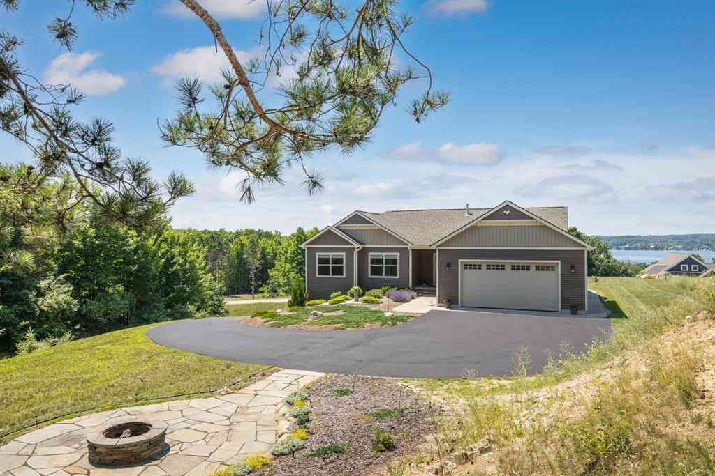 Homes For Sale - 8087 S Bingham Ridge Drive <br/> Traverse City, MI 49684