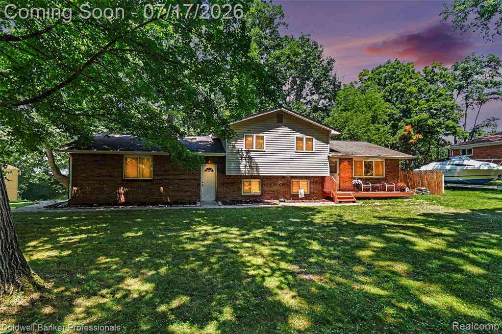 Homes For Sale - 1304 Rinoco Circle <br/> Waterford, MI 48327