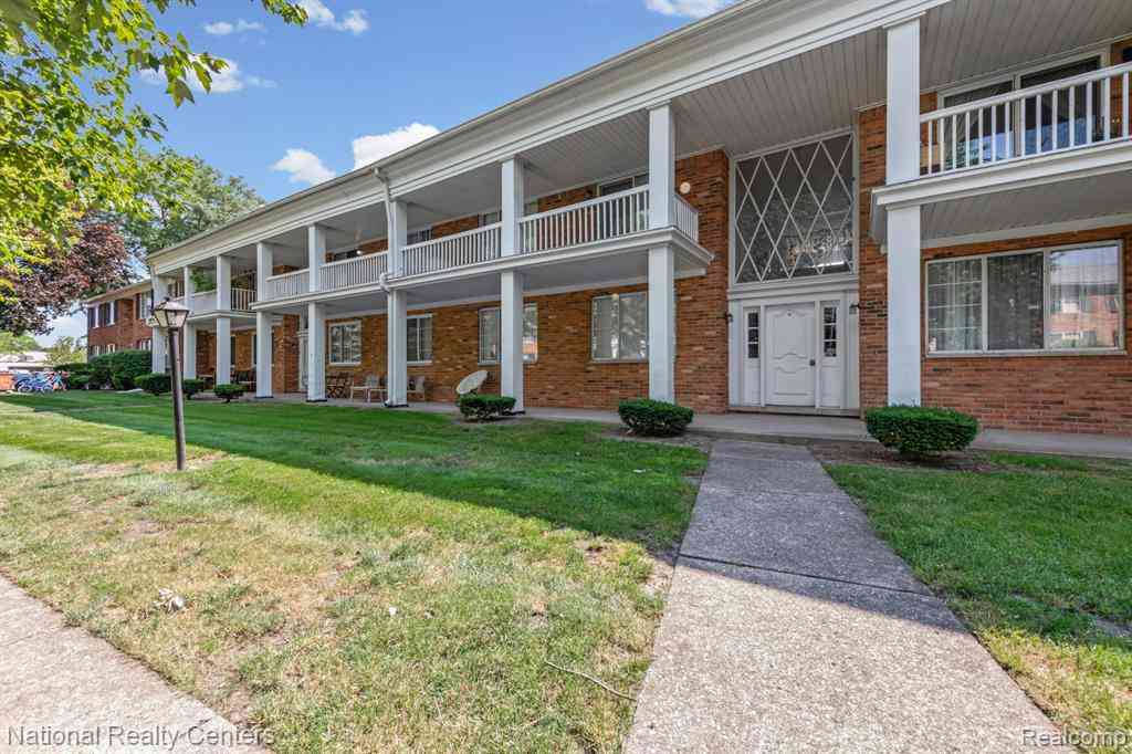 Condo For Sale - 29546 Hoover Road <br/> Warren, MI 48093