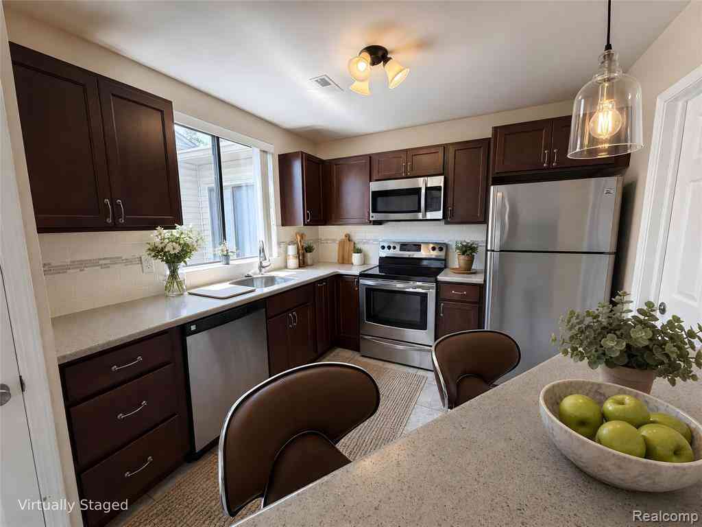 Condo For Sale - 22161 Indian Creek Drive <br/> Farmington Hills, MI 48335