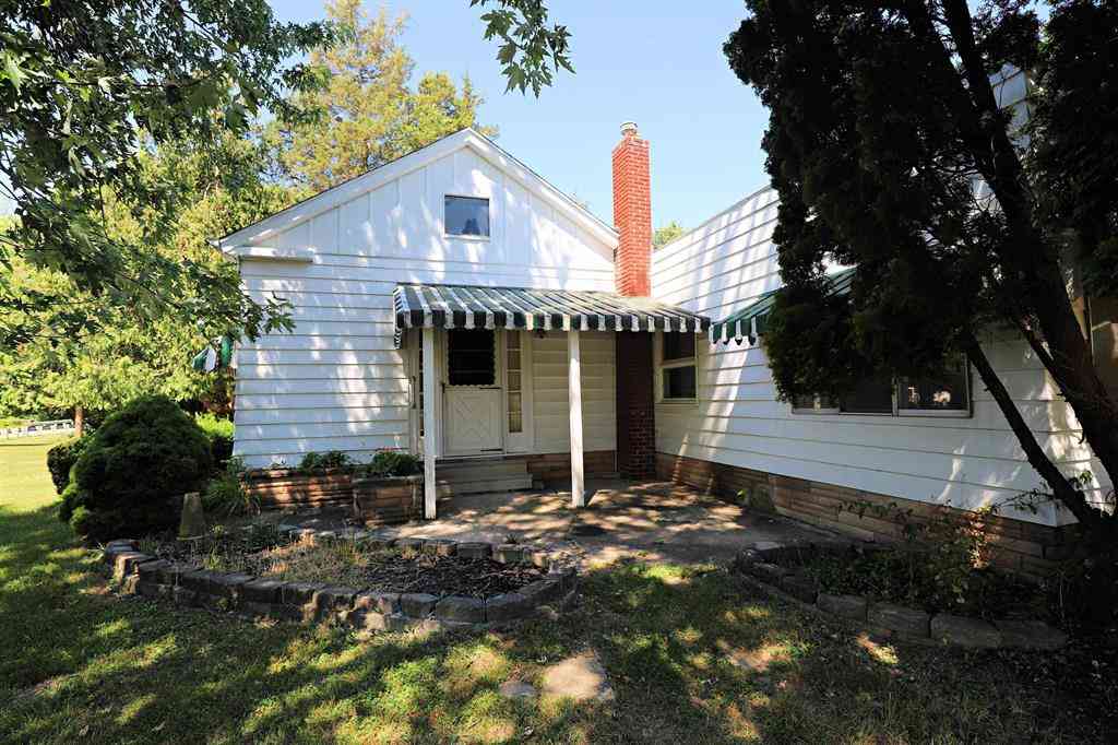 Homes For Sale - 825 E River Road <br/> Genesee County, Flushing, MI 48433