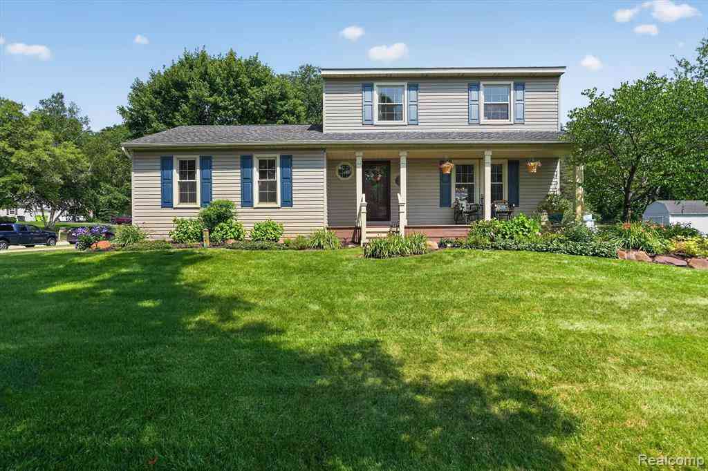 Homes For Sale - 60309 Lamplighter Drive <br/> Oakland County, New Hudson, MI 48165