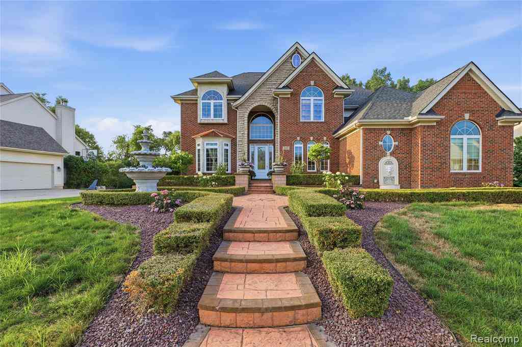 Homes For Sale - 2291 Lake Ridge Drive <br/> Grand Blanc, MI 48439