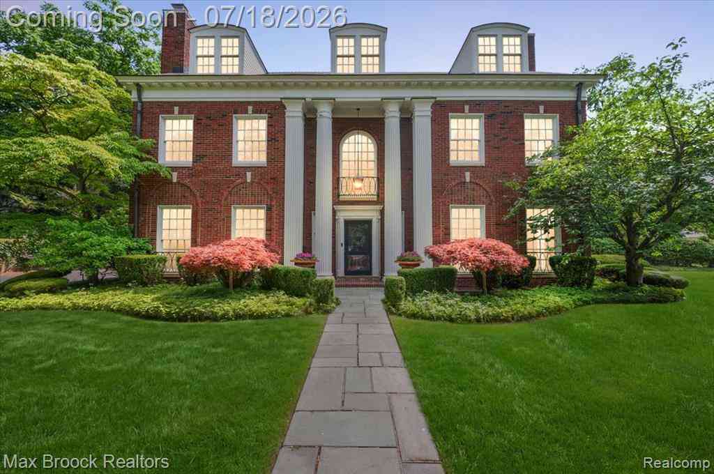 Homes For Sale - 294 Lincoln Road <br/> Grosse Pointe, MI 48230
