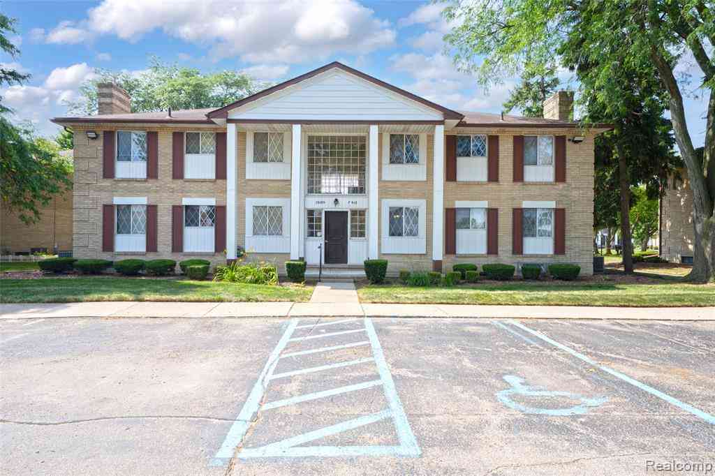 Condo For Sale - 29289 Hayes Road  #F-10<br/> Warren, MI 48088
