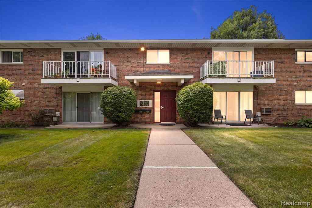 Condo For Sale - 15048 Fairfield Street <br/> Livonia, MI 48154