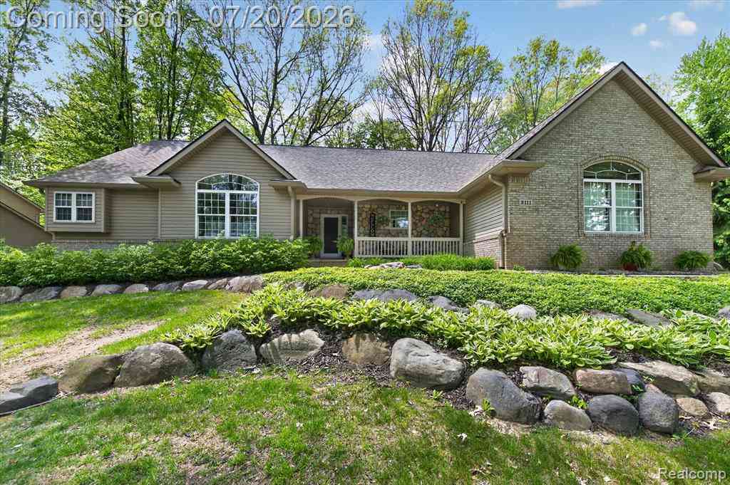 Homes For Sale - 2111 Moorlands View <br/> Livingston County, Howell, MI 48855