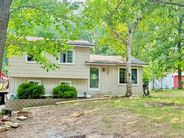 Homes For Sale - 2350 Indian Road <br/> Lapeer, MI 48446