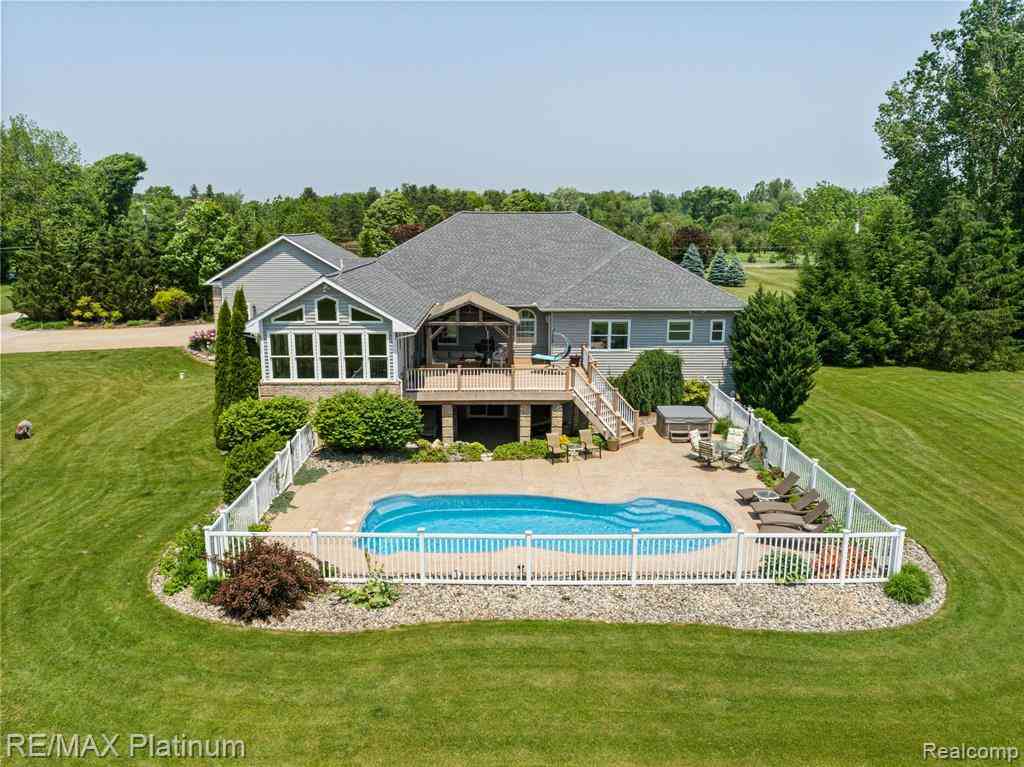 Homes For Sale - 8922 Mcclements Road <br/> Livingston County, Brighton, MI 48114