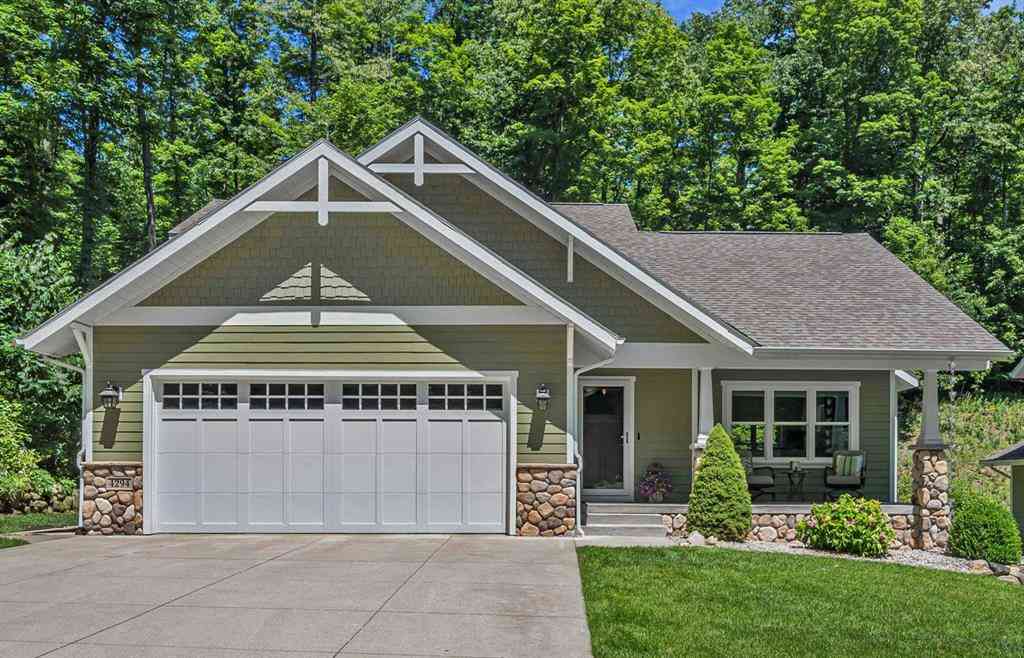 Homes For Sale - 4294 Eagle Vale  <br/> Traverse City, MI 49684