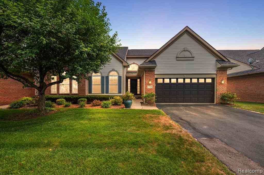 Condo For Sale - 1735 Treyborne Circle <br/> Commerce Twp, MI 48390