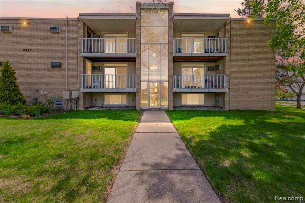 Condo For Sale - 4921 Crooks Road  #N10<br/> Royal Oak, MI 48073