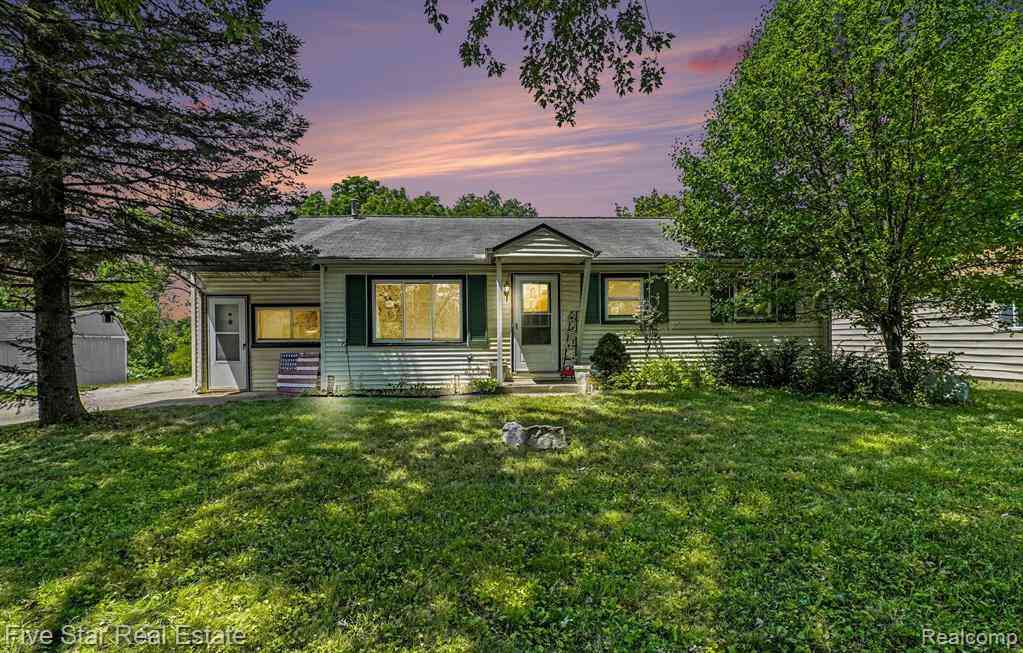 Homes For Sale - 14506 Eddy Lake Road <br/> Fenton, MI 48430