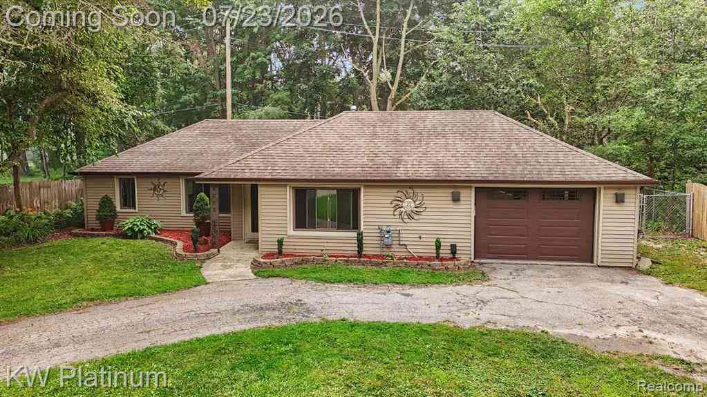 Homes For Sale - 4885 Lakeshore Road <br/> Fort Gratiot, MI 48059