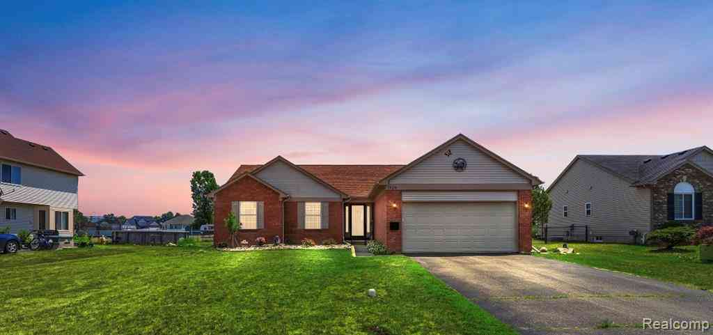 Homes For Sale - 1529 Baypointe Circle <br/> Genesee County, Grand Blanc, MI 48439