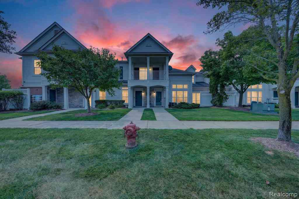 Condo For Sale - 12106 Addington Drive <br/> Walled Lake, MI 48390