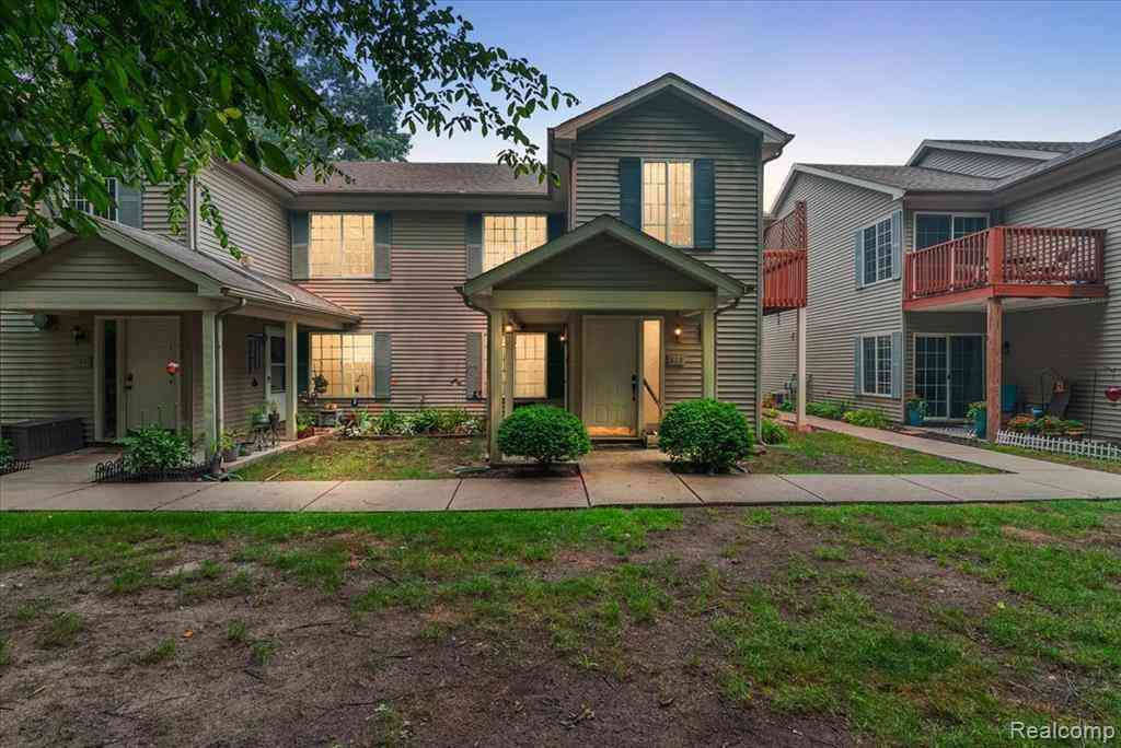 Condo For Sale - 861 Saybrook Drive <br/> Waterford, MI 48327