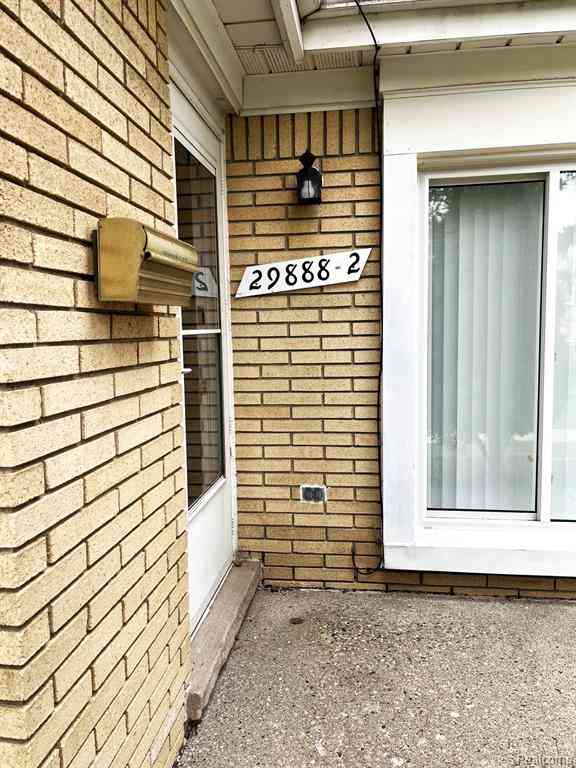 Condo For Rent - 29888 City Center Drive <br/> Macomb County, Warren, MI 48093