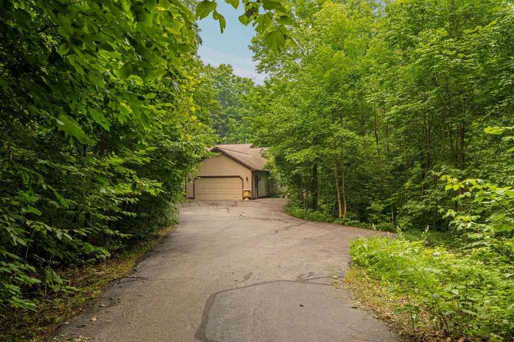 Homes For Sale - 8433 Forest Court <br/> Traverse City, MI 49684