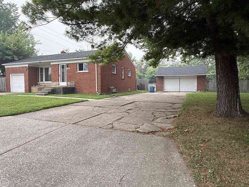 Homes For Sale - 13490 Brainwood Street <br/> Warren, MI 48089