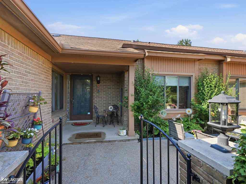 Condo For Sale - 2126 London Bridge Drive <br/> Rochester, MI 48307