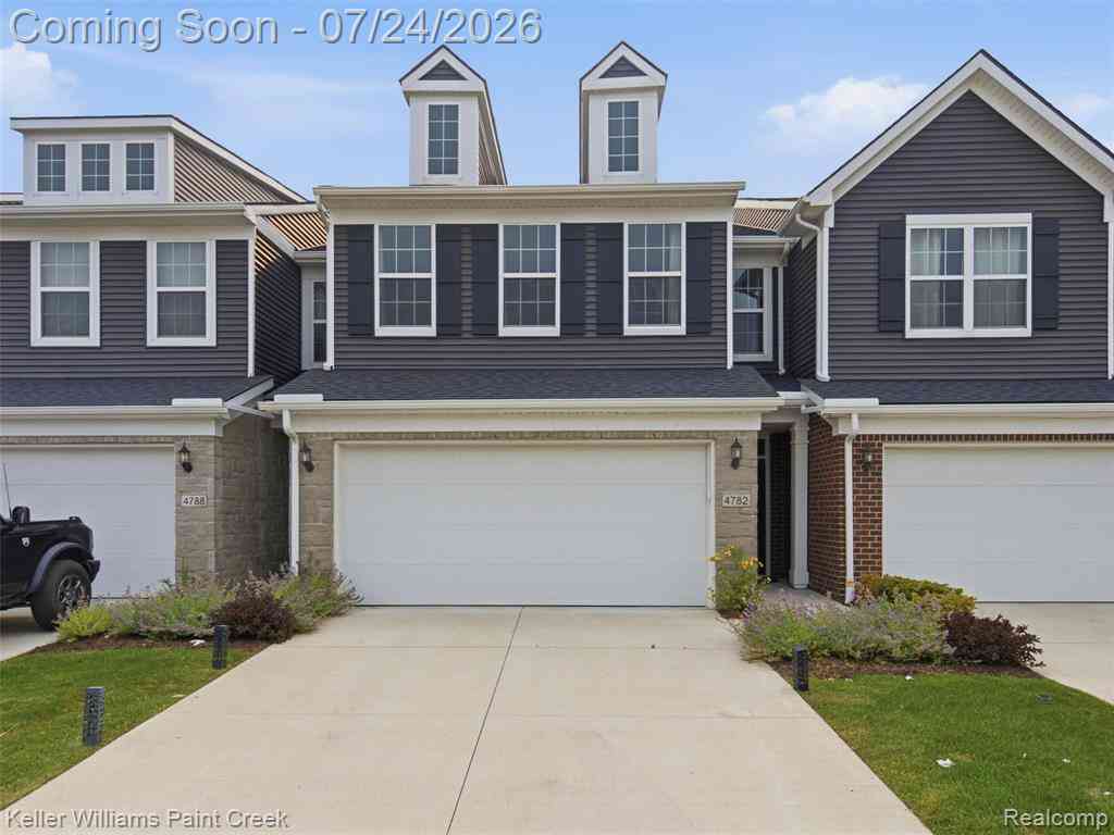 Condo For Sale - 4782 Broomfield Way <br/> Lake Orion, MI 48359