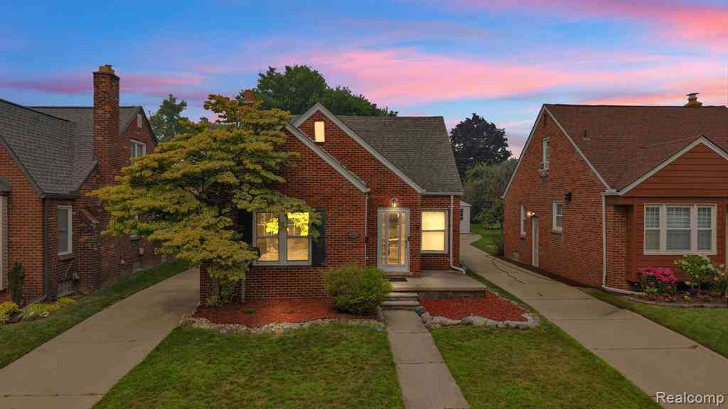 Homes For Sale - 811 Mayburn Street <br/> Dearborn, MI 48128