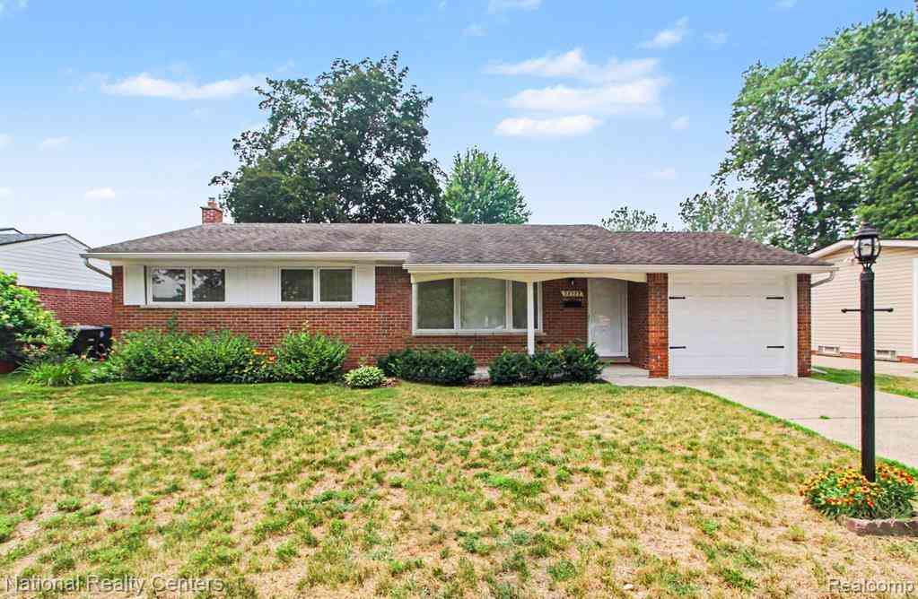 Homes For Sale - 35977 Dover Street <br/> Livonia, MI 48150