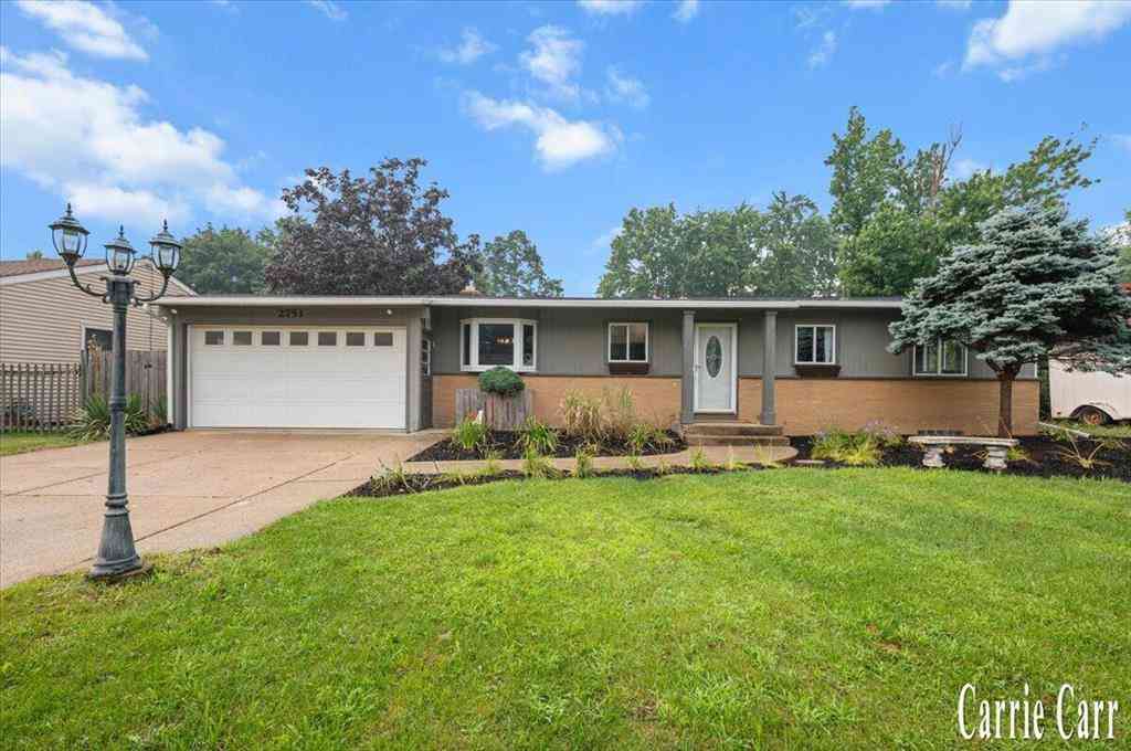 Homes For Sale - 2751 Northville Drive Ne NE<br/> Grand Rapids, MI 49525