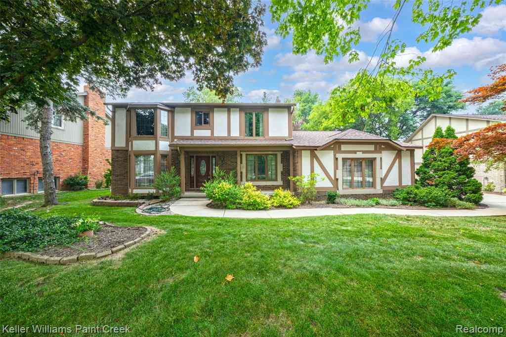 Homes For Sale - 1077 Maple Leaf Drive <br/> Rochester, MI 48309