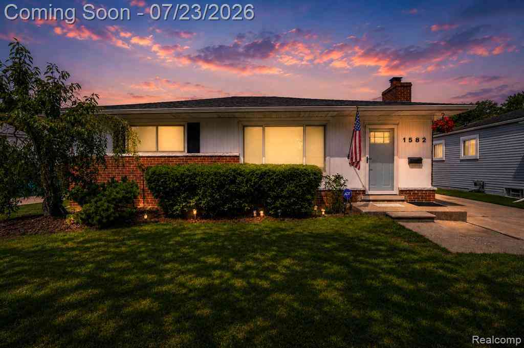 Homes For Sale - 1582 Berkshire Street <br/> Westland, MI 48186
