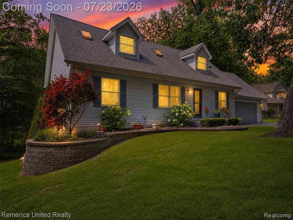 Homes For Sale - 11922 Cody Creek Court <br/> Livingston County, South Lyon, MI 48178