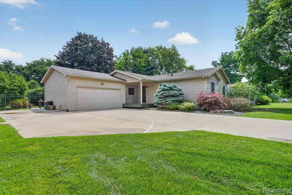 Homes For Sale - 6409 Hollyhock Trail <br/> Brighton, MI 48116