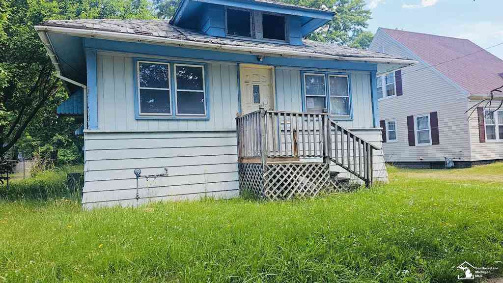 Homes For Sale - 435 E Emmett Street <br/> Battle Creek, MI 49017