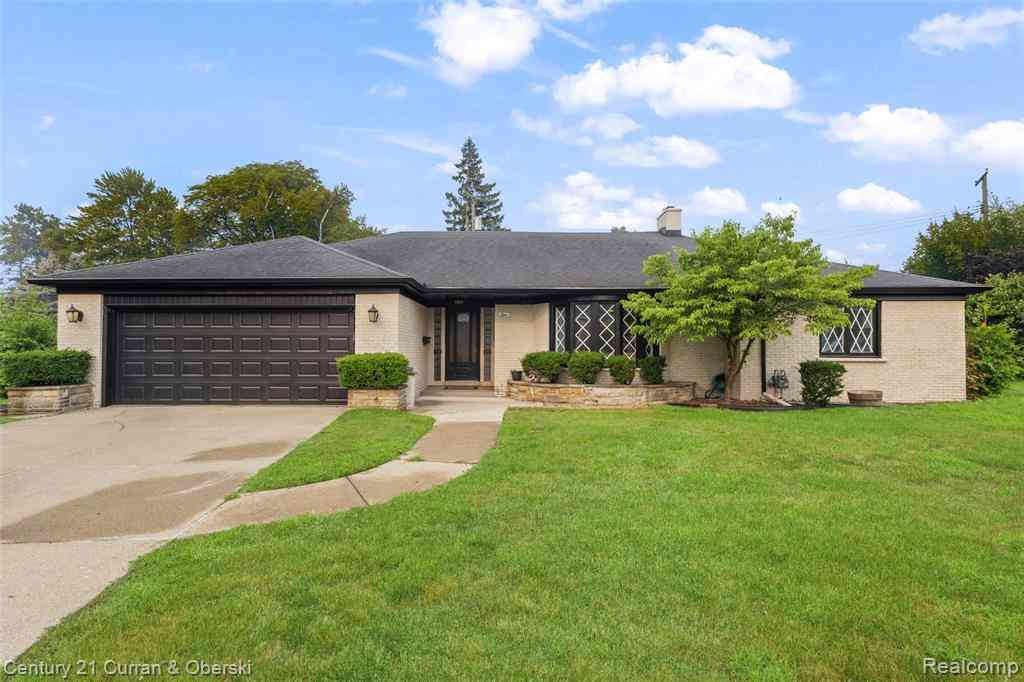 Homes For Sale - 4 Crescent Court <br/> Dearborn, MI 48124