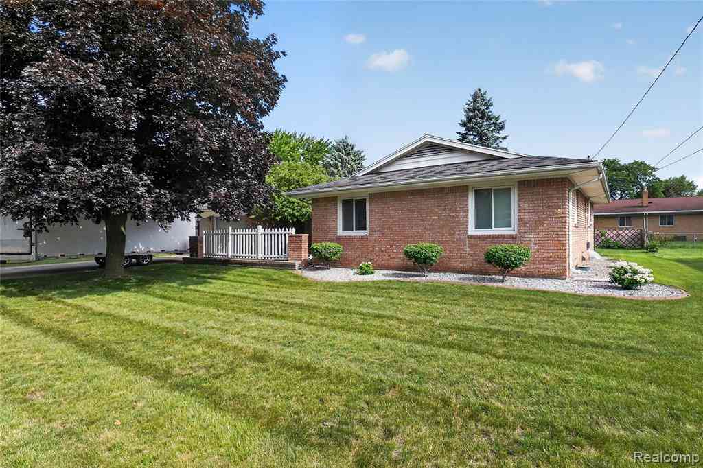 Homes For Sale - 3404 Patricia Place <br/> Saginaw, MI 48602