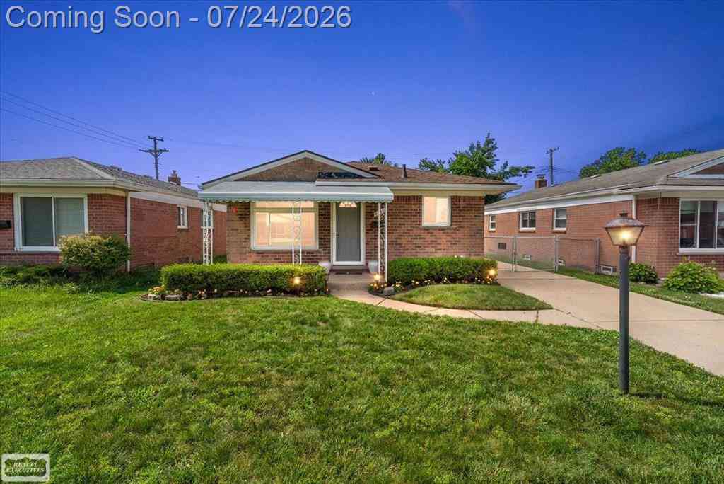 Homes For Sale - 8340 Gerald Avenue <br/> Warren, MI 48093