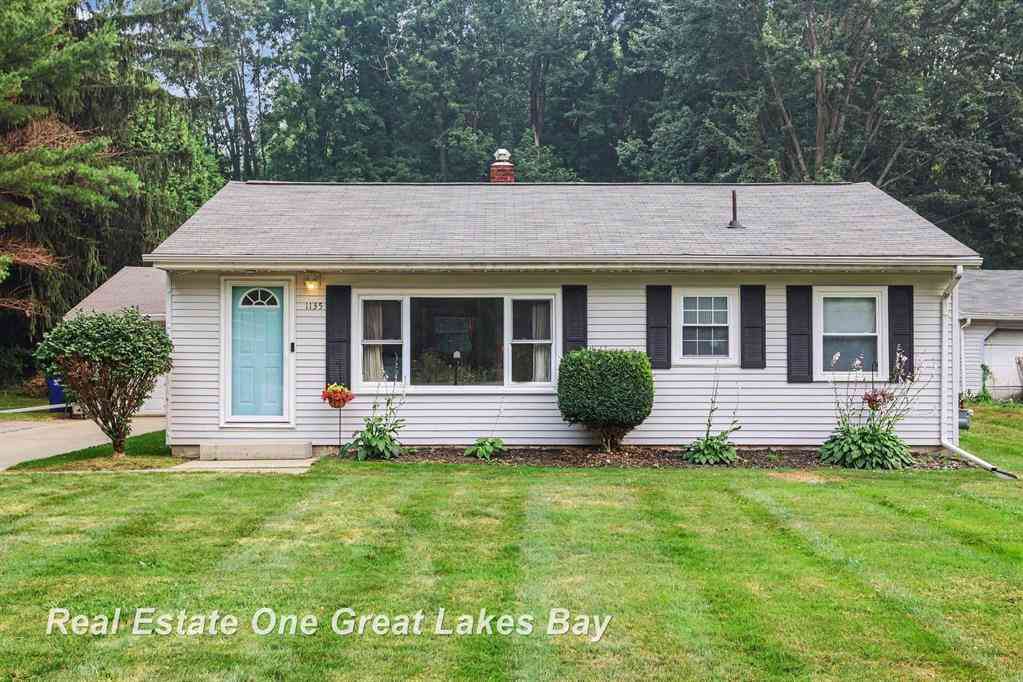 Homes For Sale - 1135 W Moore Road <br/> Saginaw, MI 48601