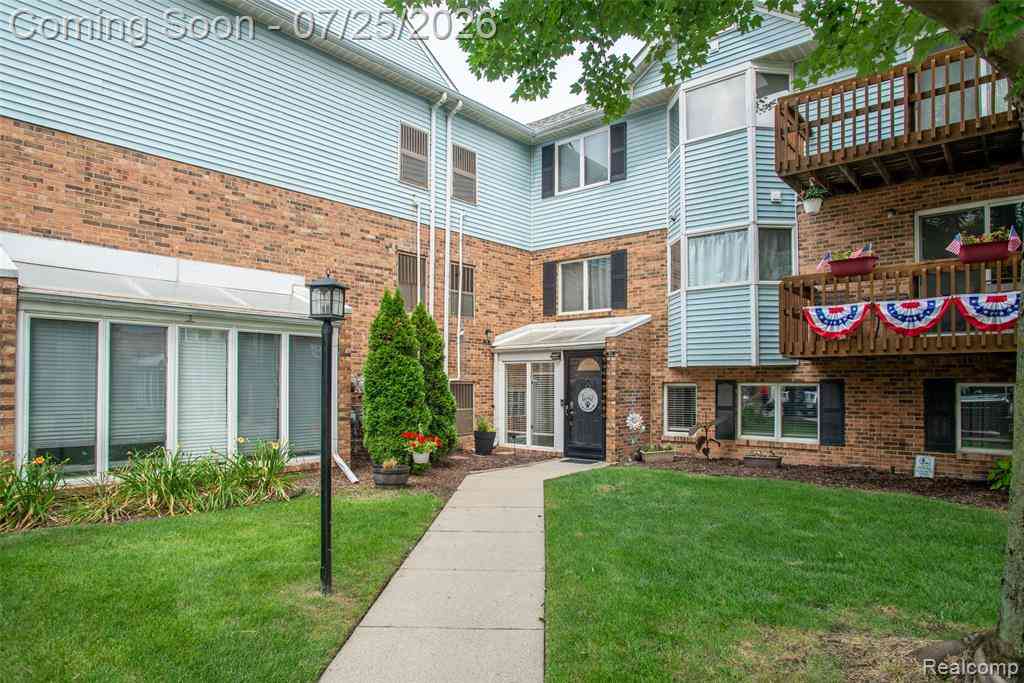 Condo For Sale - 184 Pinewood Drive <br/> Plymouth, MI 48170