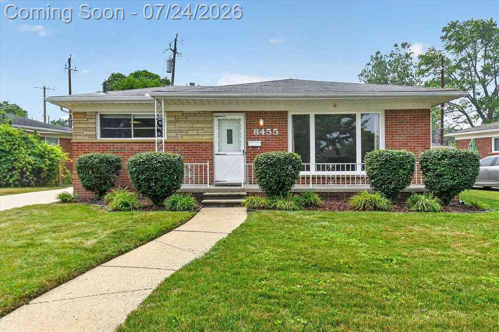 Homes For Sale - 8455 Rockland Street <br/> Dearborn Heights, MI 48127