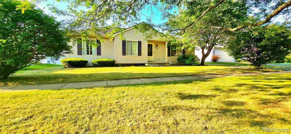 Homes For Sale - 977 Town Trail <br/> Livingston County, Pinckney, MI 48169